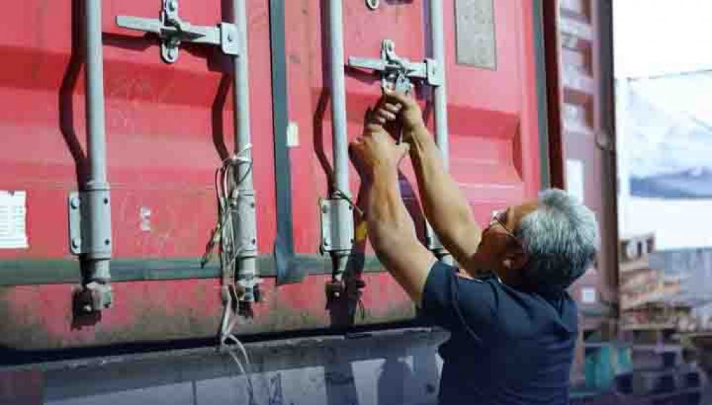 Ekspor wig ke Amerika Serikat diberangkatkan dengan kontainer