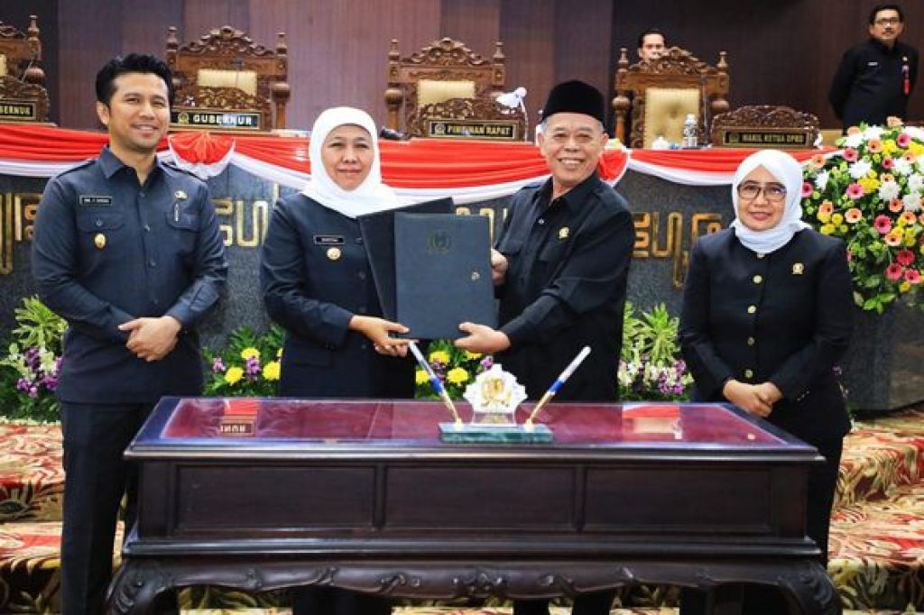 Pengesahan Raperda Provinsi Jawa Timur tentang P-APBD Tahun Anggaran 2023