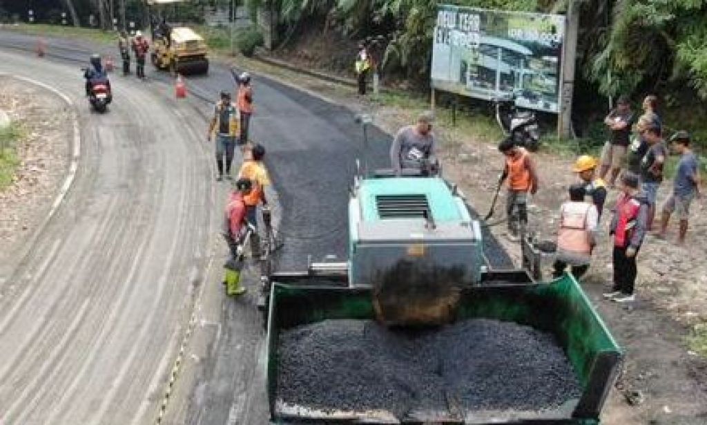 Pekerjaan perataan campuran aspal panas (CAP) dan galian perkerasan beraspal 