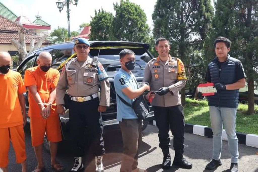 Komplotan maling bersenjata api yang beraksi di wilayah di jalan ringin sari