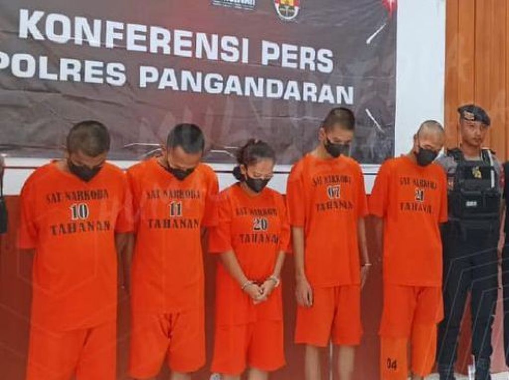 Para tersangka saat dihadirkan di Press Release di Polres Pangandaran