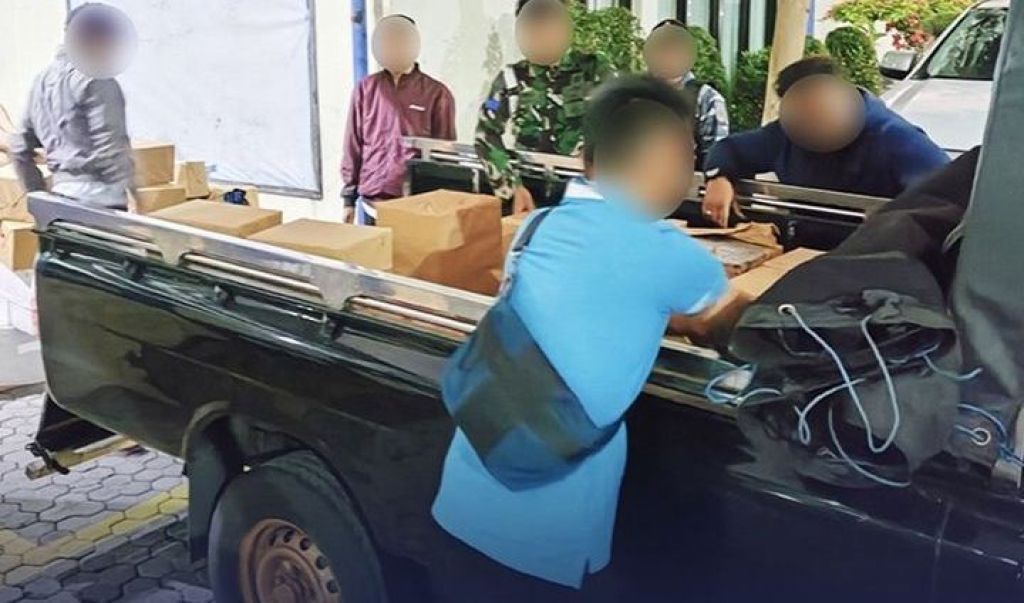 Pemeriksaan di gudang yang diduga sebagai tempat penyimpanan rokok ilegal