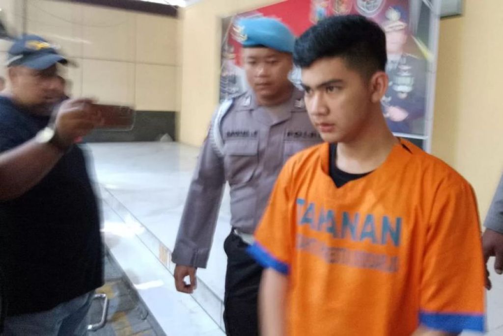 Tersangka adalah MA 