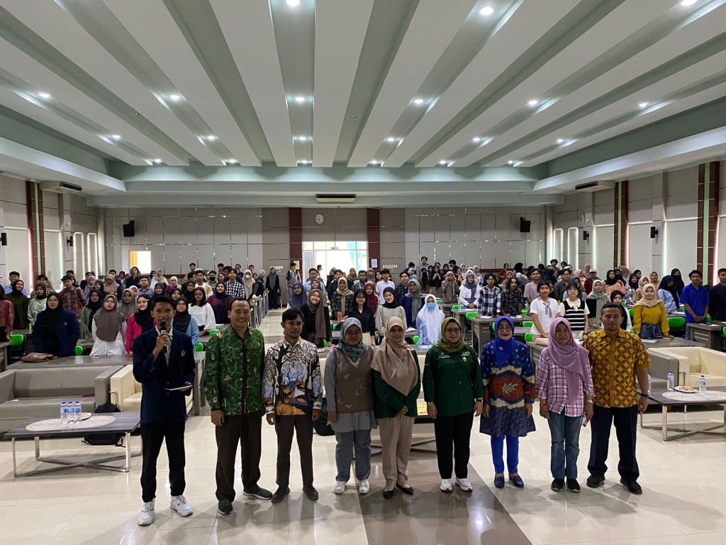 Para pemateri seminar dan dosen FEB Unesa 