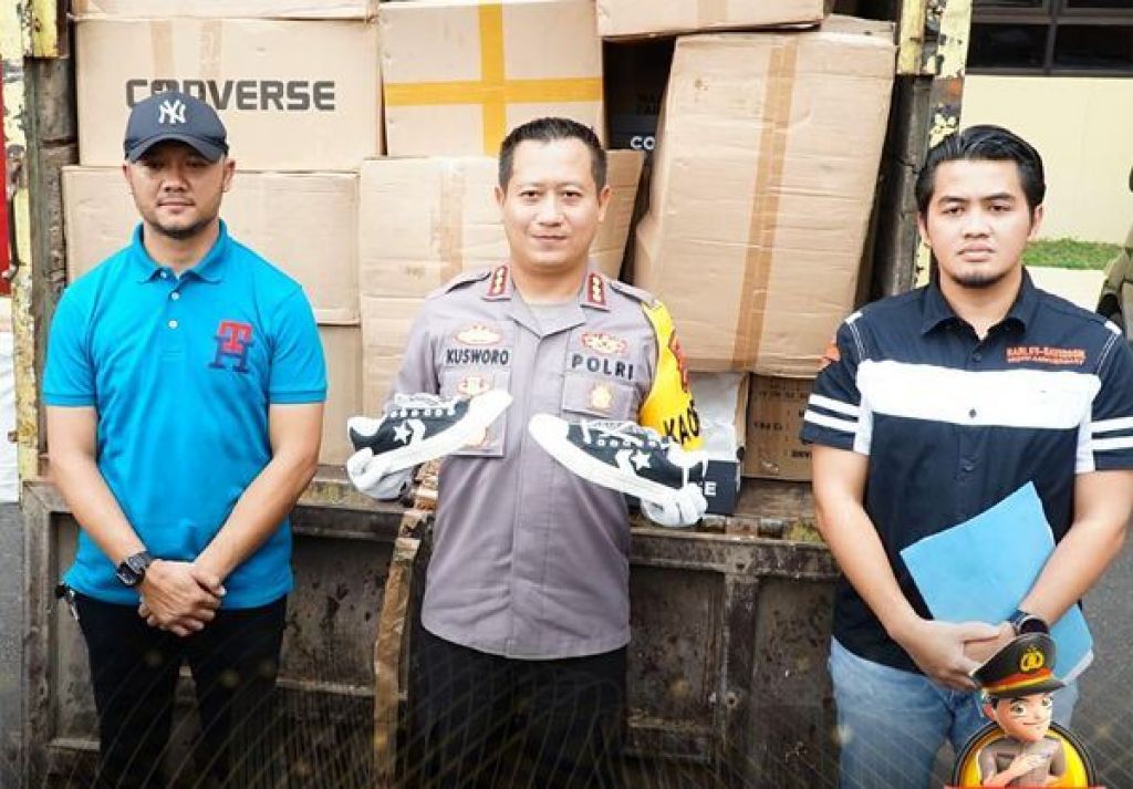 Kombes Pol Kusworo Wibowo saat menggelar konferensi pers di Mapolresta Bandung