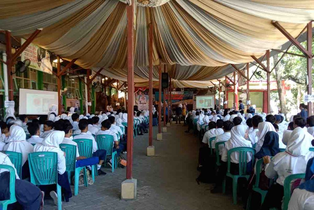 Penyuluhan bahaya narkoba saat MPLS di SMAN 1 Kedamean