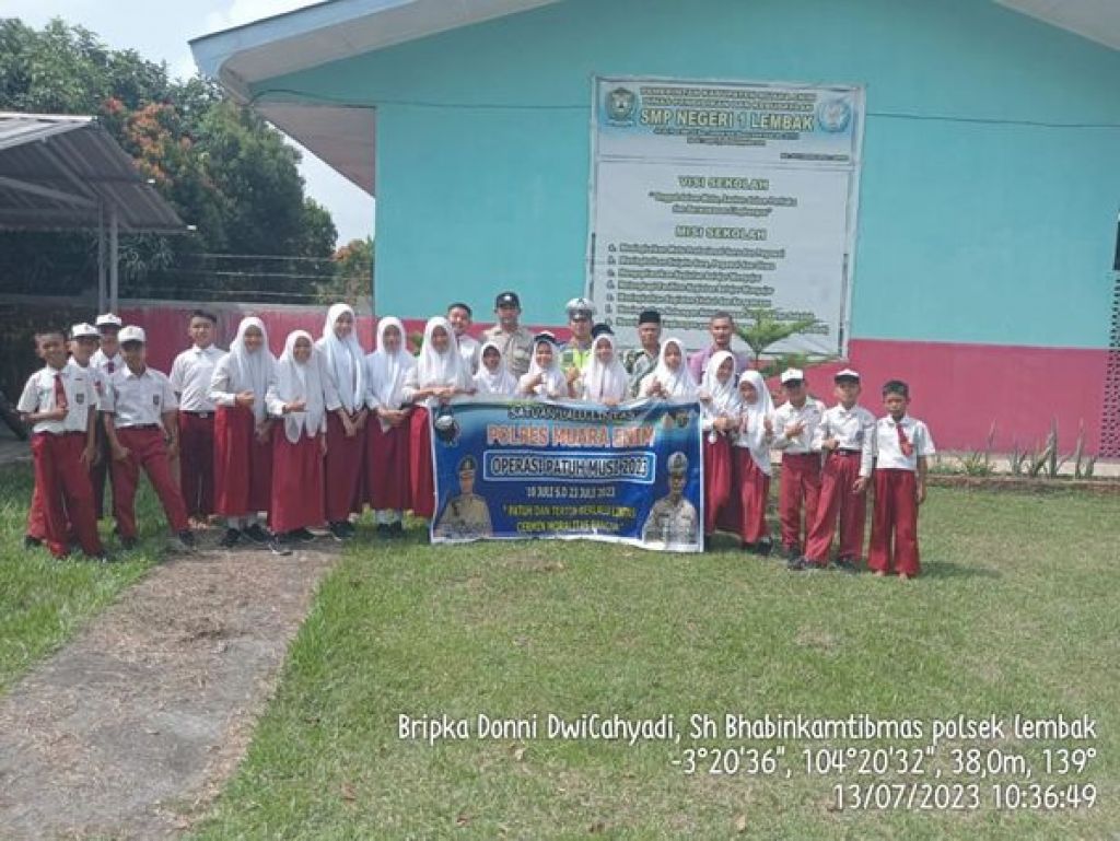 Kegiatan penyuluhan dalam rangka MPLS kepada siswa-siswi SMP Negeri 1 Lembak