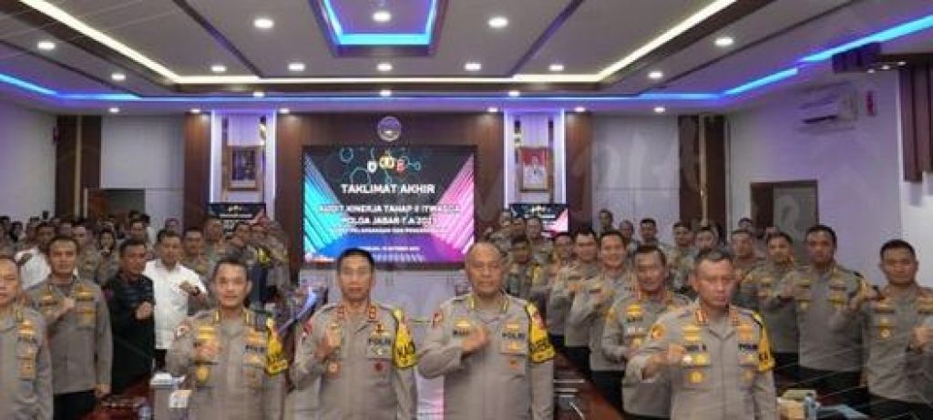 Irjen Pol. Akhmad Wiyagus memimpin kegiatan Taklimat Akhir Audit Kinerja Itwasda Polda Jabar