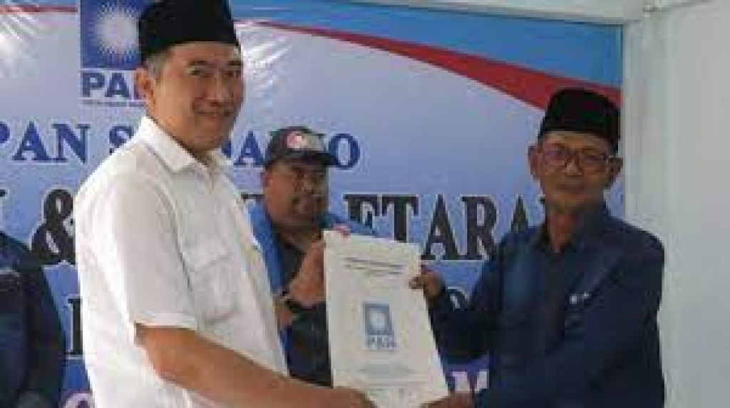 Taufiqulbar saat mendaftar Bacaleg DPR RI ke PAN
