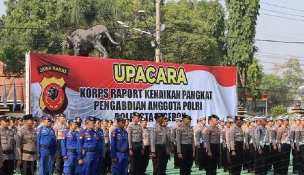 Upacara kenaikan pangkat di Polres CIrebon Kota