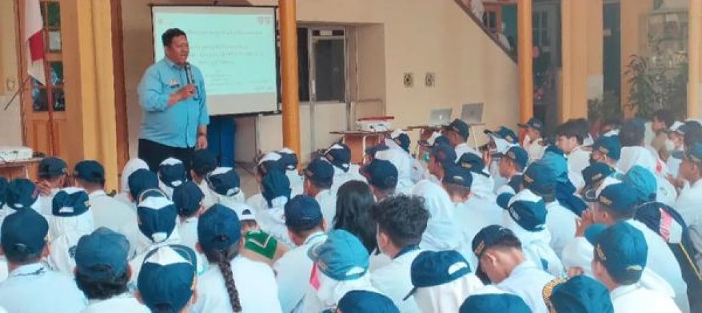 Penyuluhan di SMAN 4 Surabaya