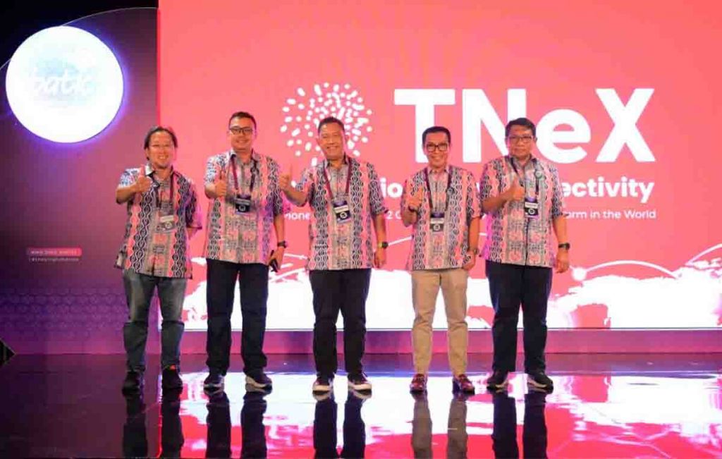 Bogi Witjaksono (tengah) didampingi CEO Telin, Budi Satria Dharma Purba (kedua dari kanan), CTO Telin, Akhmad Ludfy (paling kanan), Chief Finance and Risk Management Officer Telin, Doni Andriansyah (kedua dari kiri), dan SVP Product House Telin, Azmal 