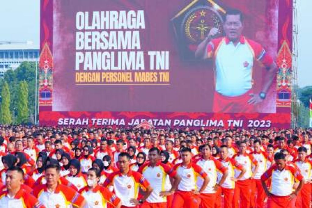 Laksamana TNI Yudo Margono, saat olahraga bersama personel Mabes TNI