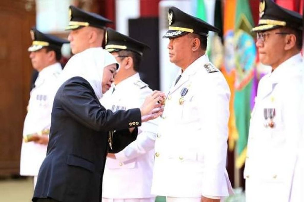 Gubernur Jatim Khofifah Indar Parawansa melantik Ugas Irwanto