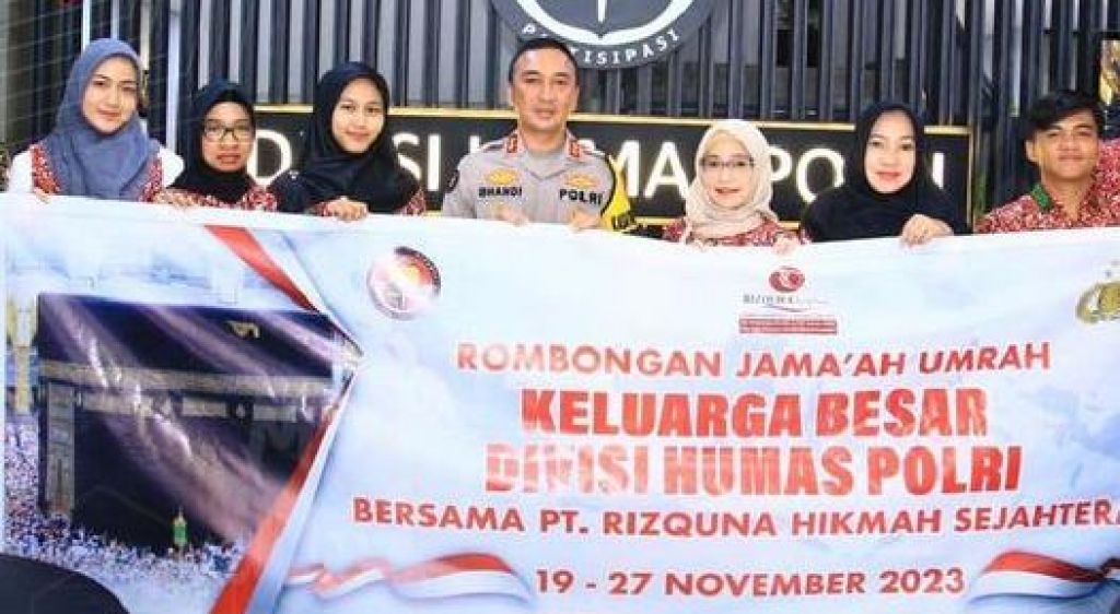 15 orang yang diberangkatkan umroh ke Tanah Suci.