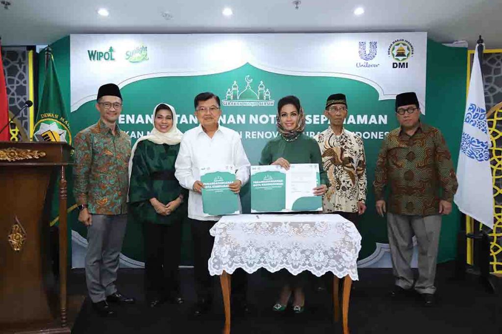 MoU kerja sama antara DMI dan Unilever Indonesia ditandatangani langsung oleh Jusuf Kalla dan Ira Noviarti – Presiden Direktur Unilever Indonesia