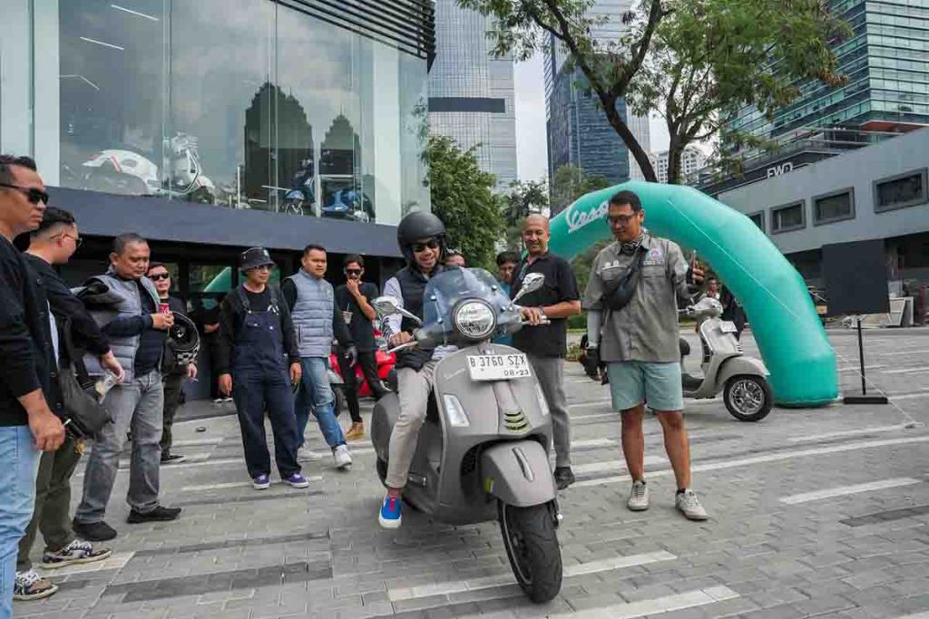 Keseruan Riding dengan Vespa GTS terbaru di acara Vespa GTS Riding Experience