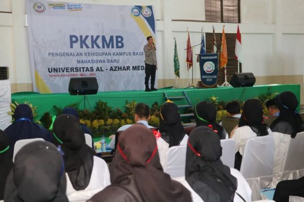 Brigjen. Pol. Jawari sebagai narasumber pada acara pengenalan kehidupan kampus di Universitas Al Azhar Medan
