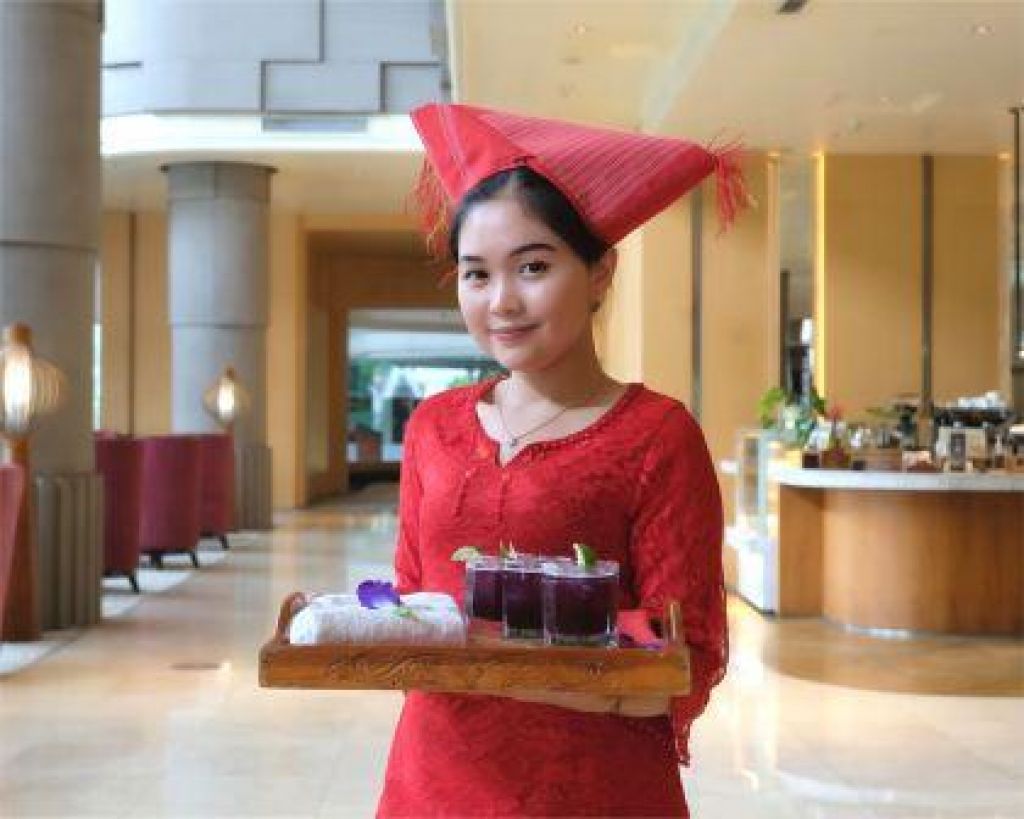 Welcoming hotel staff - Grand Mercure Medan Angkasa