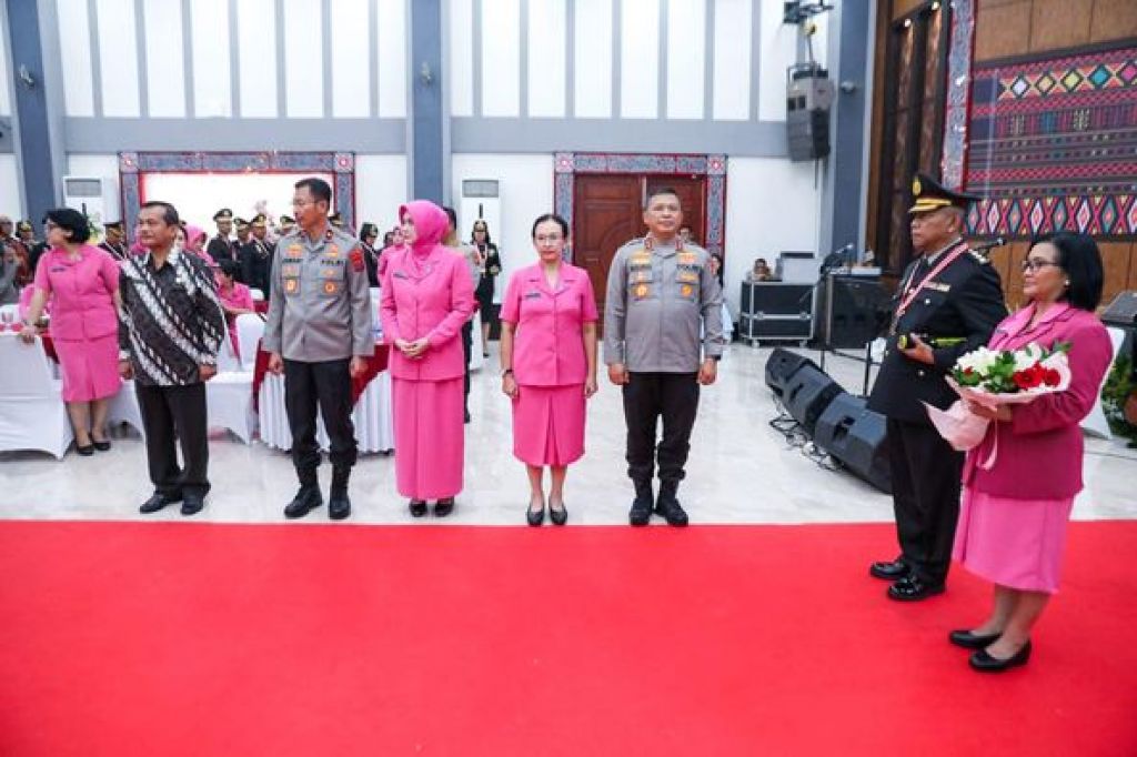 Upacara wisuda purna bakti itu dipimpin Kapolda Sumatera Utara