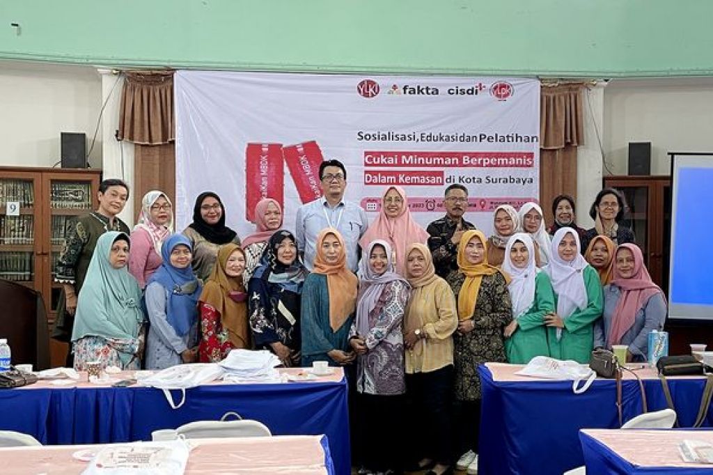 Pemateri dan peserta kegiatan “Sosialisasi, Edukasi, dan Pelatihan Kelompok Konsumen Tentang Cukai Minuman Berpemanis Dalam Kemasan” 
